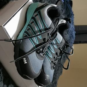 helly hansen steel toes shoes